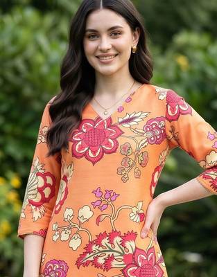 women floral printed regular kurta with trousers 6