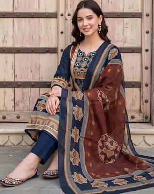 women ethnic motifs printed regular mirror work cotton kurta with trousers & with dupatta 5