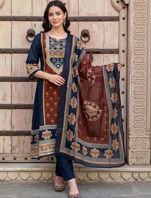 women ethnic motifs printed regular mirror work cotton kurta with trousers & with dupatta 6