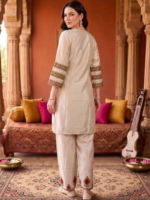 women ethnic motifs embroidered regular kurta with trousers & with dupatta 4