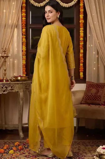 women ethnic motifs embroidered regular kurta with trousers & with dupatta