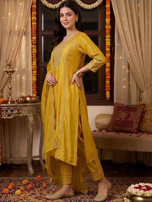 women ethnic motifs embroidered regular kurta with trousers & with dupatta 4