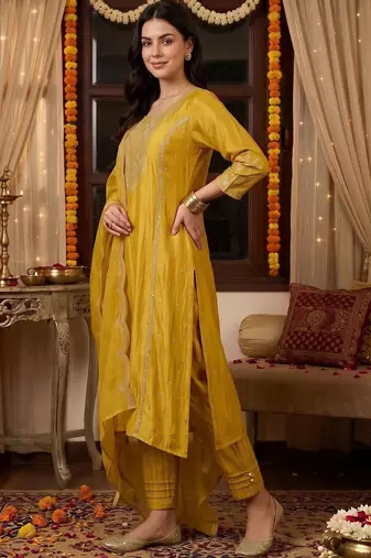 women ethnic motifs embroidered regular kurta with trousers & with dupatta