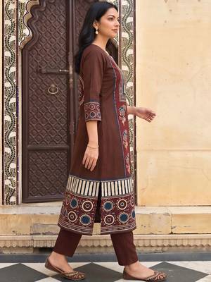 women ethnic motifs printed regular cotton kurta with trousers & with dupatta 2