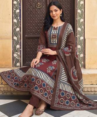 women ethnic motifs printed regular cotton kurta with trousers & with dupatta 4