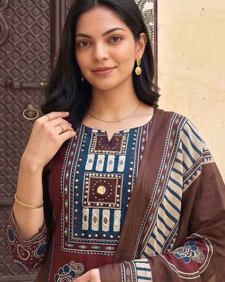women ethnic motifs printed regular cotton kurta with trousers & with dupatta 5