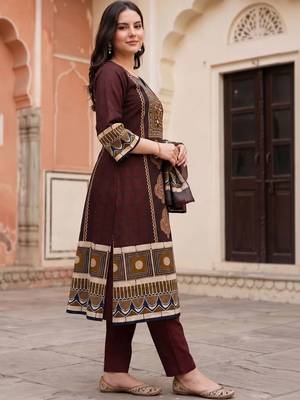 women ethnic motifs printed regular cotton kurta with trousers & with dupatta 3