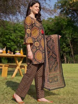 women ethnic motifs printed regular cotton kurta with palazzos & with dupatta 3