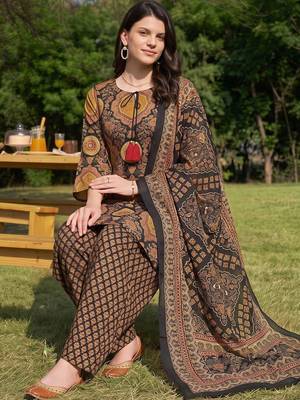 women ethnic motifs printed regular cotton kurta with palazzos & with dupatta 4