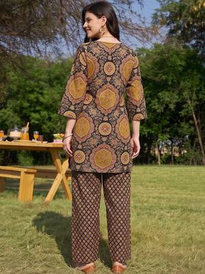 women ethnic motifs printed regular cotton kurta with palazzos & with dupatta 5