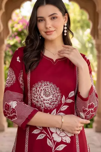 women floral printed regular cotton kurta with trousers & with dupatta