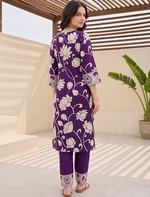 women ethnic motifs printed v-neck straight cotton kurta with trousers 3