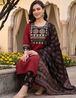 women ethnic motifs printed regular cotton kurta with trousers & with dupatta 3