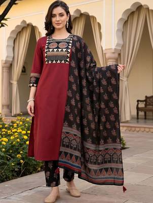 women ethnic motifs printed regular cotton kurta with trousers & with dupatta 4