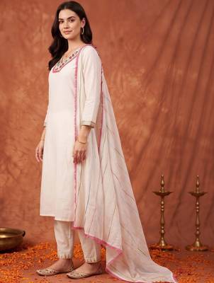 women ethnic motifs embroidered regular thread work kurta with trousers & with dupatta 3