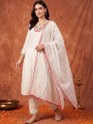 women ethnic motifs embroidered regular thread work kurta with trousers & with dupatta 6