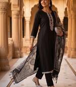 women ethnic motifs embroidered regular thread work kurta with trousers & with dupatta
