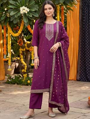 women ethnic motifs embroidered regular kurta with trousers & with dupatta 1