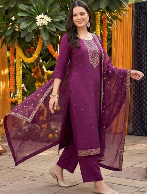 women ethnic motifs embroidered regular kurta with trousers & with dupatta 5