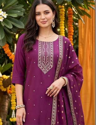 women ethnic motifs embroidered regular kurta with trousers & with dupatta 6