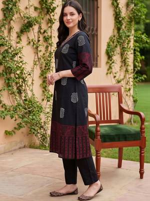 women ethnic motifs printed regular thread work cotton kurta with trousers & with dupatta 3