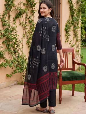 women ethnic motifs printed regular thread work cotton kurta with trousers & with dupatta 4