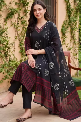 women ethnic motifs printed regular thread work cotton kurta with trousers & with dupatta