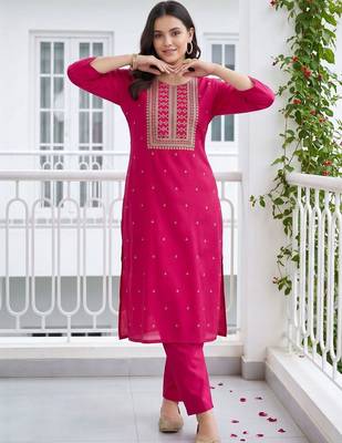 women ethnic motifs embroidered regular kurta with trousers 2