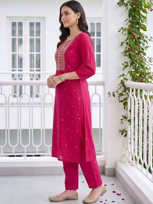 women ethnic motifs embroidered regular kurta with trousers 4