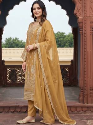 women ethnic motifs embroidered regular kurta with trousers & with dupatta 4