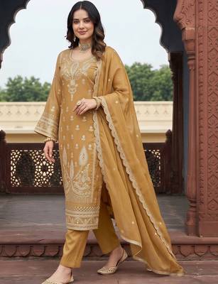 women ethnic motifs embroidered regular kurta with trousers & with dupatta 5