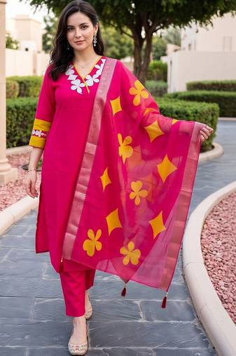 women ethnic motifs embroidered regular kurta with trousers & with dupatta