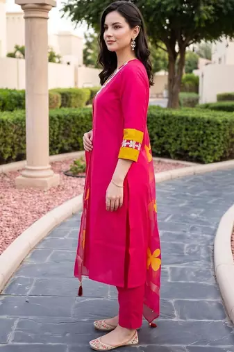 women ethnic motifs embroidered regular kurta with trousers & with dupatta