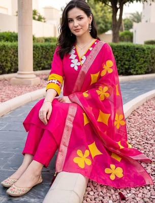 women ethnic motifs embroidered regular kurta with trousers & with dupatta 5