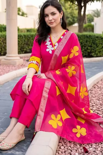 women ethnic motifs embroidered regular kurta with trousers & with dupatta