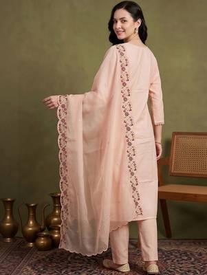 women ethnic motifs embroidered regular thread work kurta with trousers & with dupatta 4