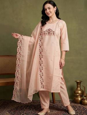women ethnic motifs embroidered regular thread work kurta with trousers & with dupatta 6