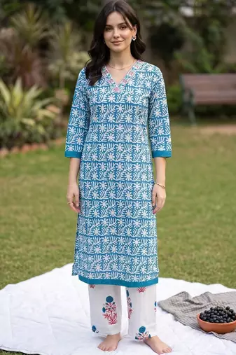 women ethnic motifs printed regular cotton kurta with trousers
