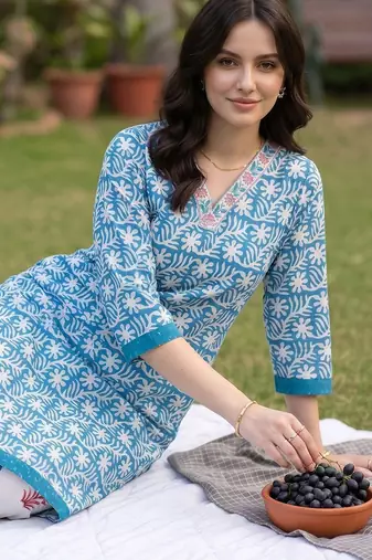 women ethnic motifs printed regular cotton kurta with trousers