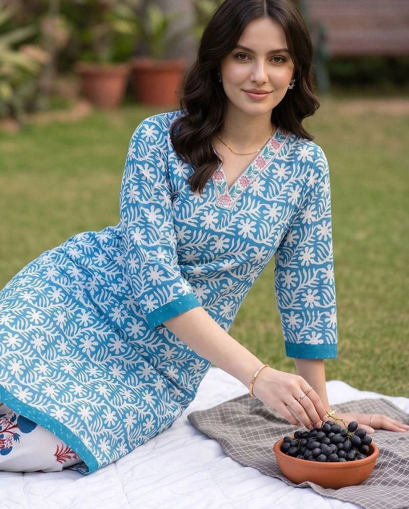 women ethnic motifs printed regular cotton kurta with trousers