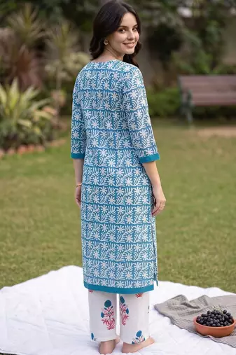 women ethnic motifs printed regular cotton kurta with trousers