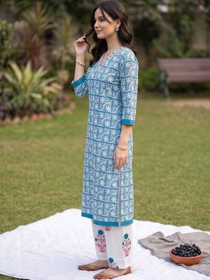 women ethnic motifs printed regular cotton kurta with trousers 4