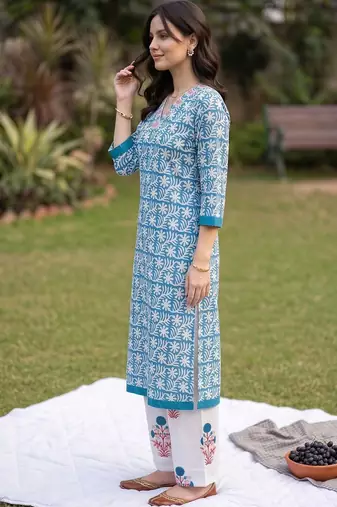 women ethnic motifs printed regular cotton kurta with trousers