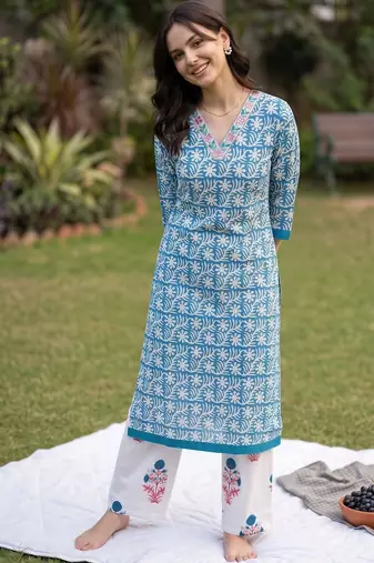 women ethnic motifs printed regular cotton kurta with trousers