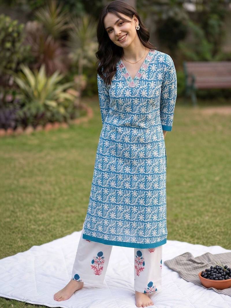 women ethnic motifs printed regular cotton kurta with trousers