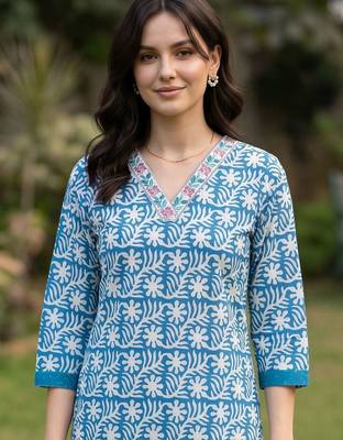 women ethnic motifs printed regular cotton kurta with trousers 6