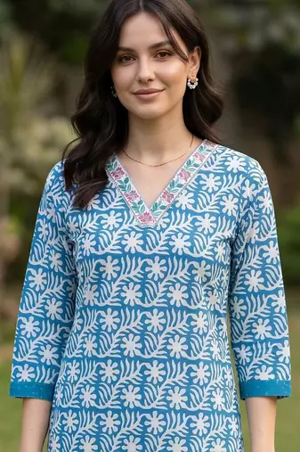 women ethnic motifs printed regular cotton kurta with trousers