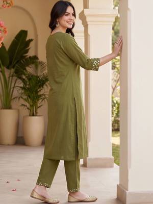 women regular mirror work kurta with trousers 3