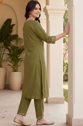 women regular mirror work kurta with trousers
