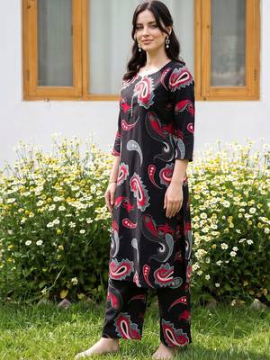 women paisley printed regular cotton kurta with trousers 4